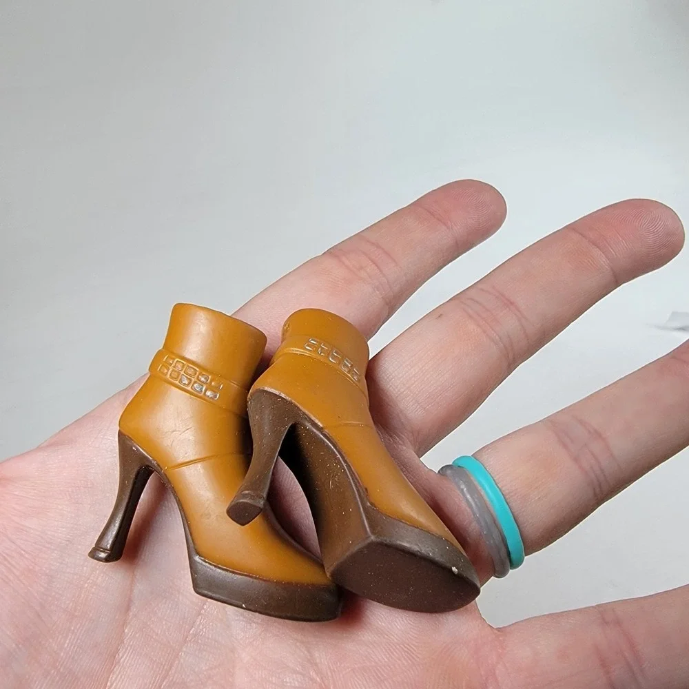 Strut It Sasha Bratz Girlz Doll Brown‎ Boots Shoes